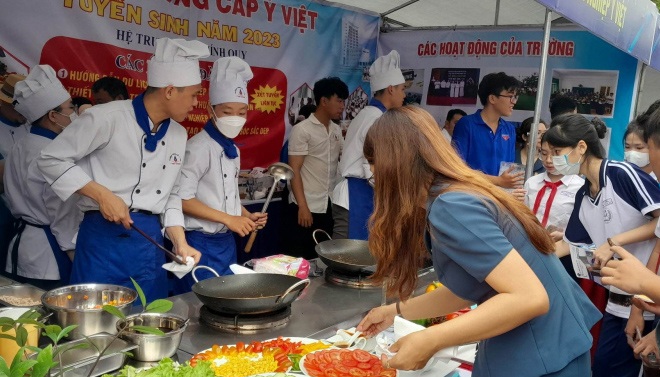 hoc nghe.jpg hoc nghe.jpg