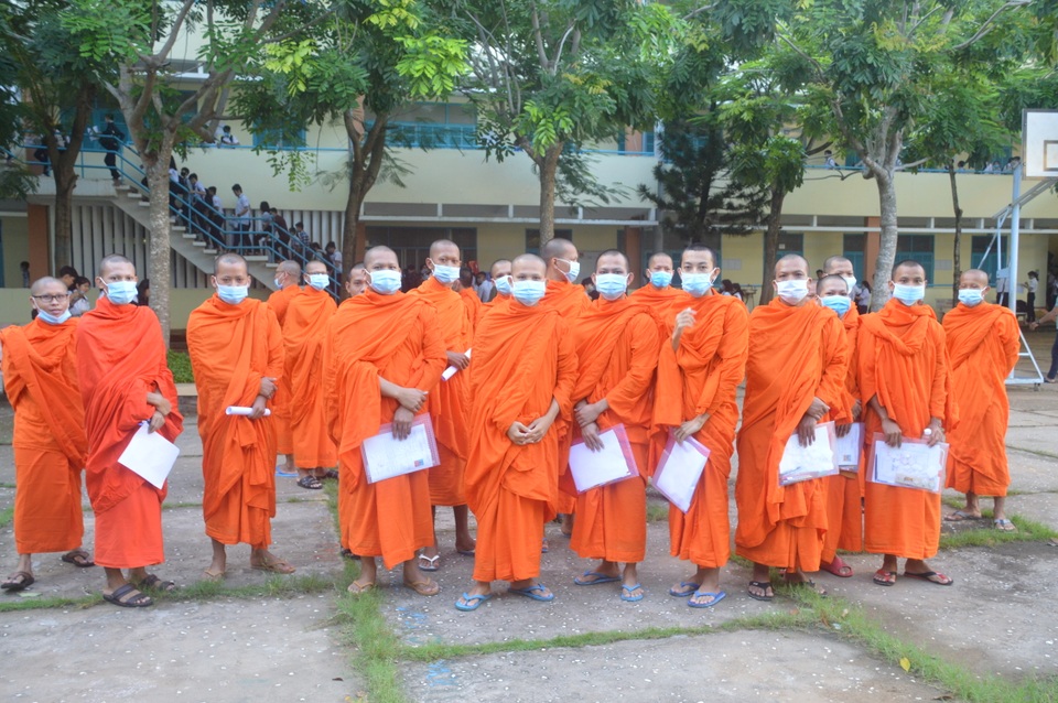 Bí thư Bạc Liêu trực tiếp đi kiểm tra phòng thi tốt nghiệp THPT - 8 Bí thư Bạc Liêu trực tiếp đi kiểm tra phòng thi tốt nghiệp THPT - 8