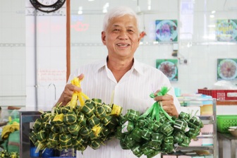 Bí quyết thành tỷ phú của cậu bé bán nem dạo ở bến phà