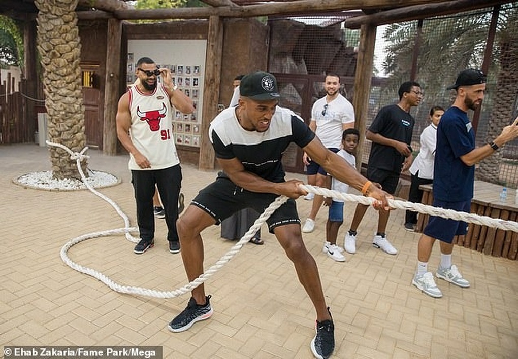 Võ sĩ hạng nặng Anthony Joshua đọ sức với sư tử - 1 Võ sĩ hạng nặng Anthony Joshua đọ sức với sư tử - 1