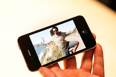 Cận cảnh “bom tấn” iPhone 4 