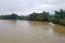 Hơn 300 người tìm kiếm học sinh bị đuối nước