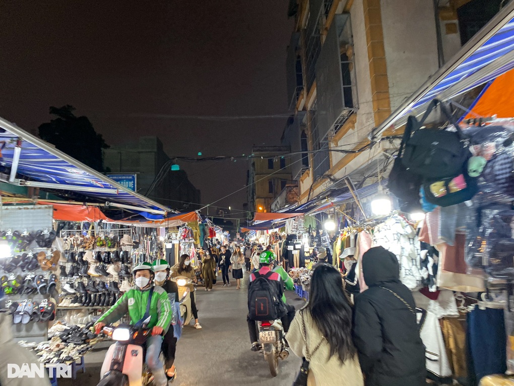 Nín thở mua hàng tại chợ Nhà Xanh: Mánh khóe gài khách bằng mọi giá - 3 Nín thở mua hàng tại chợ Nhà Xanh: Mánh khóe gài khách bằng mọi giá - 3