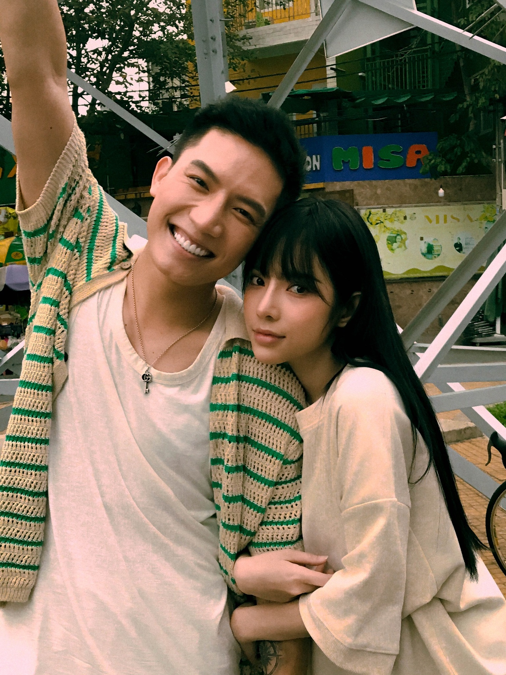 Anh Tú - LyLy: Nhiều năm gọi nhau là hàng xóm và cái ôm gây sốt - 1