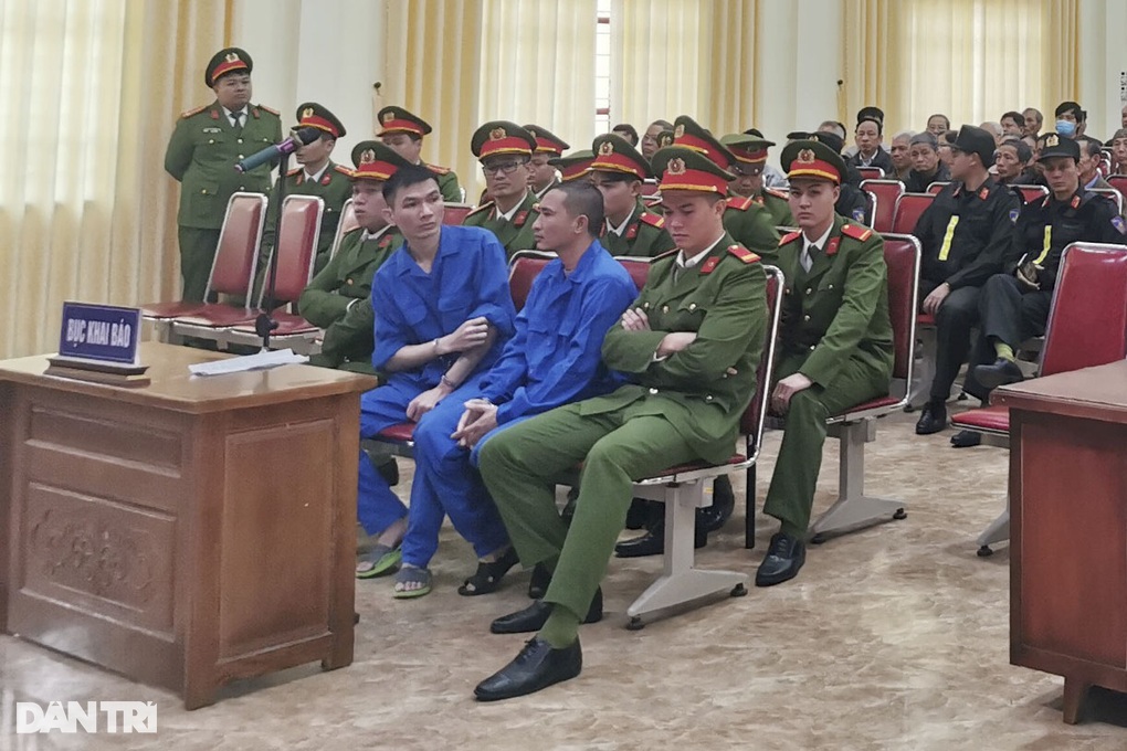 Hai tên cướp tiệm vàng ở Hải Dương lĩnh 46 năm tù - 3 Hai tên cướp tiệm vàng ở Hải Dương lĩnh 46 năm tù - 3