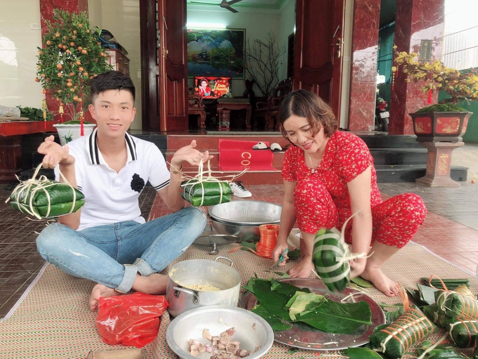 Văn Đức, Đình Trọng tưng bừng đón Tết - 3 Văn Đức, Đình Trọng tưng bừng đón Tết - 3