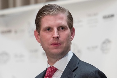 Gia đình Tổng thống Trump bị đe dọa bằng bột trắng bí ẩn