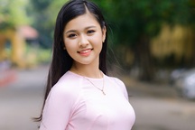 Ngắm nữ sinh ĐH Luật xinh tươi trong tà áo dài thướt tha