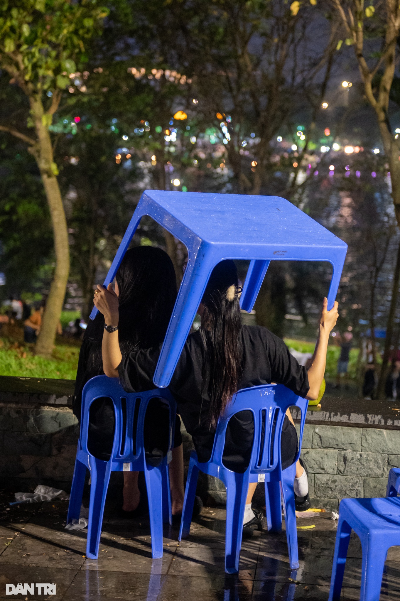 Hàng vạn người đội mưa xem pháo hoa ở Phú Thọ dịp Giỗ Tổ Hùng Vương - 6