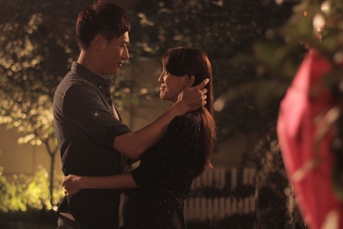 Trần Kiện Phong hóa bác sĩ đẹp trai, si tình trong phim mới