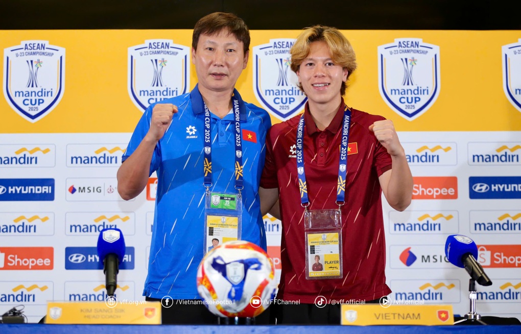 HLV Kim Sang Sik: Nếu chuẩn bị tốt, chúng tôi sẽ thắng U23 Indonesia - 2 HLV Kim Sang Sik: Nếu chuẩn bị tốt, chúng tôi sẽ thắng U23 Indonesia - 2