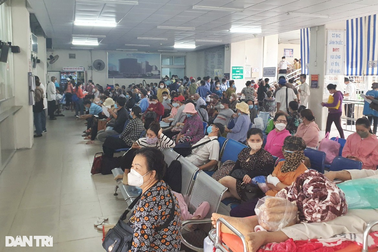 Bộ Y tế bỏ việc trả phí xét nghiệm trên máy mượn: TPHCM kiến nghị khẩn