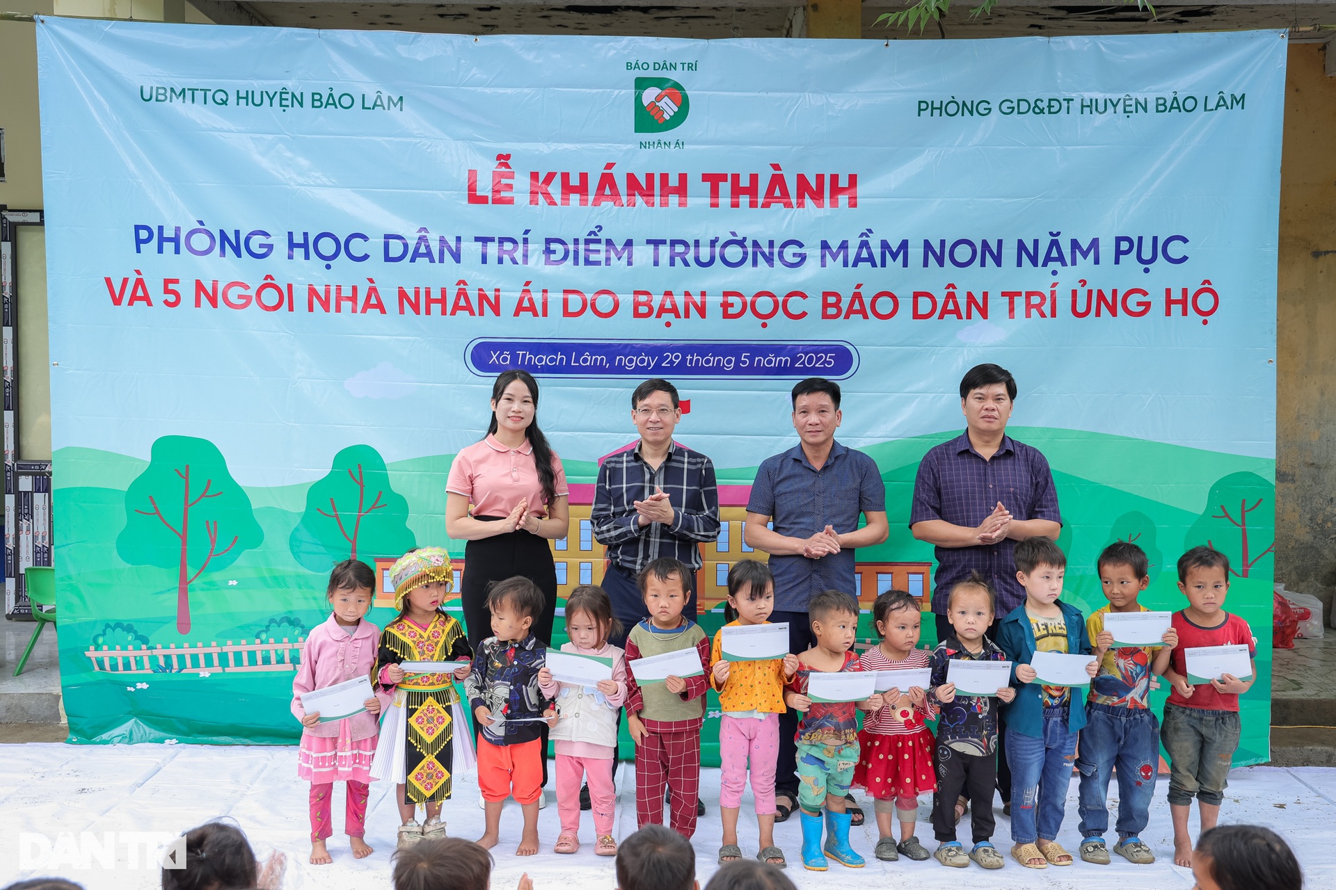 Khánh thành phòng học Dân trí Nặm Pục và 5 ngôi nhà Nhân ái tại Cao Bằng - 8 Khánh thành phòng học Dân trí Nặm Pục và 5 ngôi nhà Nhân ái tại Cao Bằng - 8