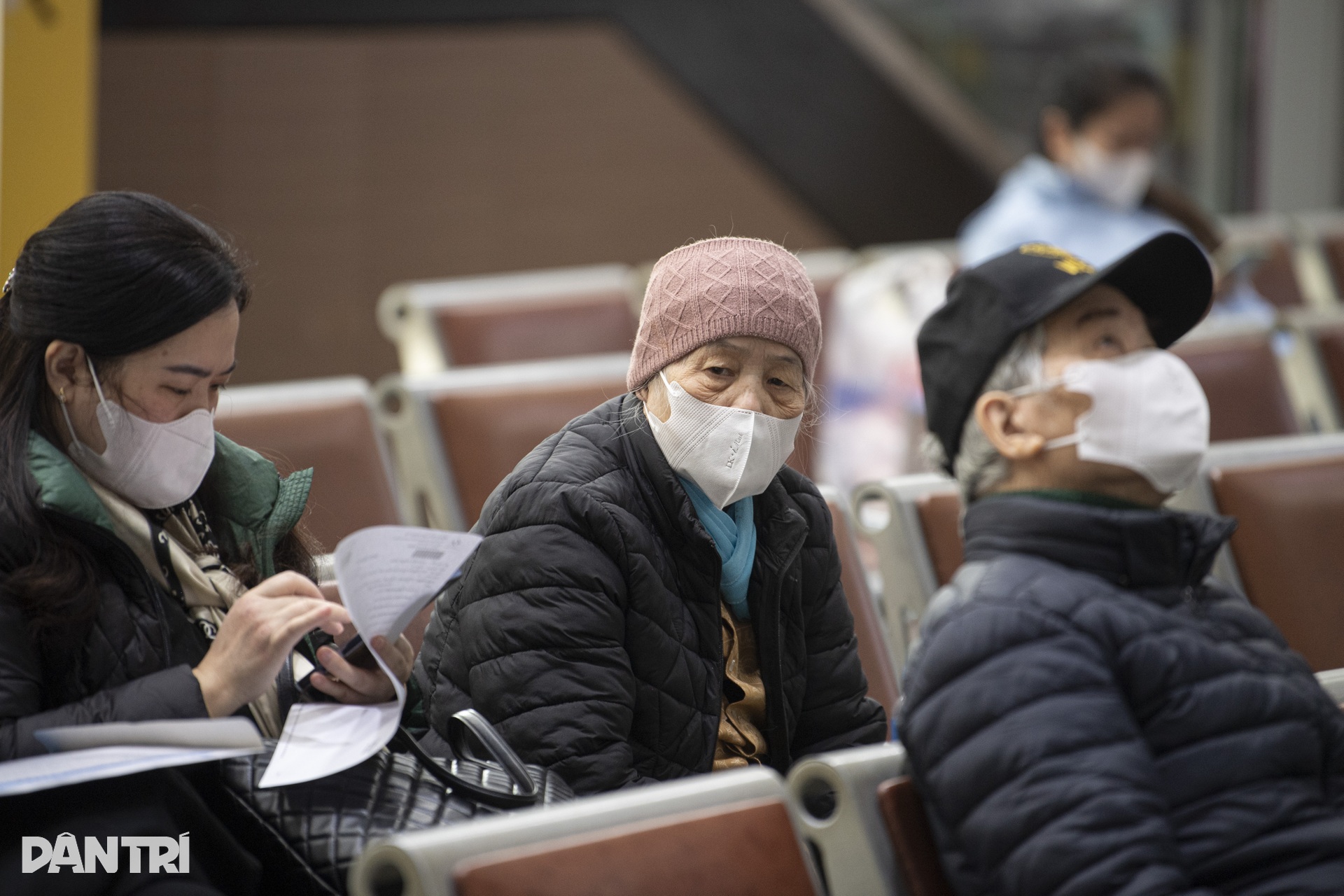 Rét đậm: Bệnh viện kín giường hồi sức, cảnh báo 2 bệnh nguy hiểm - 11 Rét đậm: Bệnh viện kín giường hồi sức, cảnh báo 2 bệnh nguy hiểm - 11