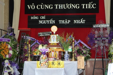 MC Quỳnh Hương thương tiếc sự ra đi đột ngột của nhạc sĩ Thập Nhất