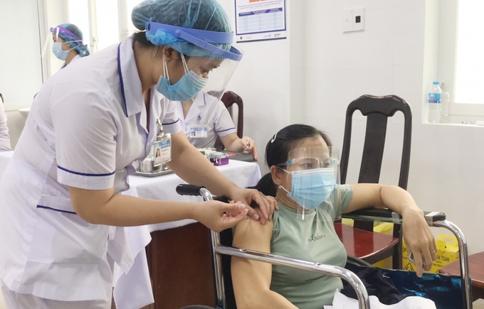 Cần Thơ: Tiêm vaccine phòng COVID-19 cho người khuyết tật - Ảnh 1.