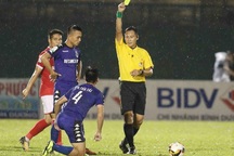 Bất lực với tiếng “còi méo”, VPF thuê trọng tài ngoại