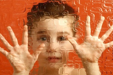 Giáo dục trẻ tự kỉ: Đừng phó mặc cho trường học