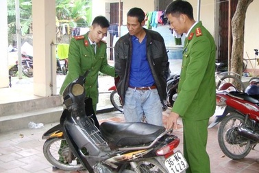 Bắt đối tượng dùng dao khống chế cướp xe ôm