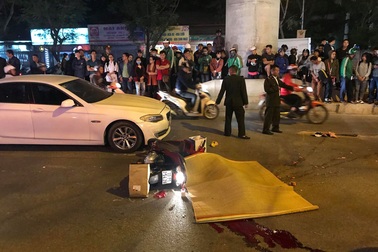 Hà Nội: Va chạm với ô tô con, nữ sinh bị xe buýt cán tử vong