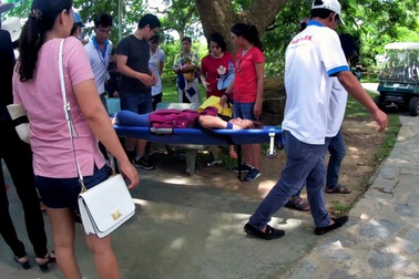 Nữ du khách ngã bất tỉnh khi chơi trò siêu nhún