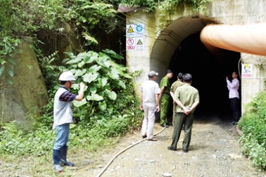 5 người ngạt khí độc trong hầm, 1 người tử vong