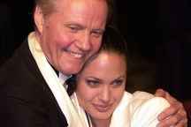 Bố Angelina Jolie lần đầu lên tiếng về vụ ly dị của con gái