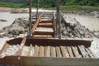 “Thiếc tặc” băm nát thung lũng Đạ Chomo