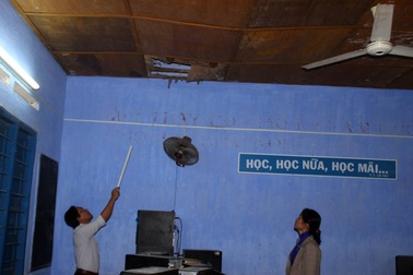 Nguy hiểm rình rập thầy trò vì trường xuống cấp trầm trọng