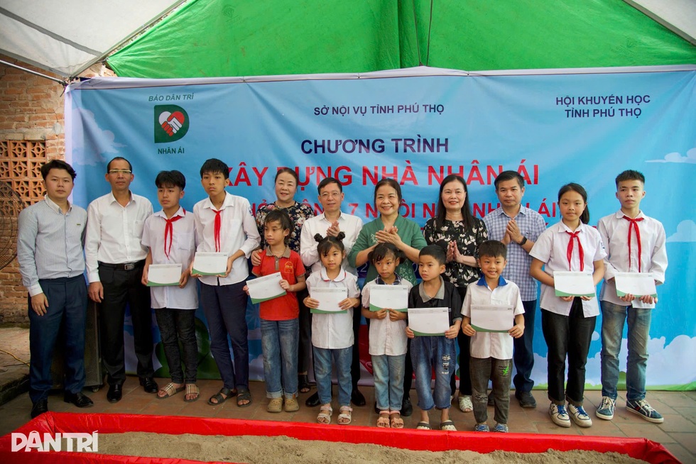 Khởi công 7 nhà Nhân ái tại Phú Thọ, thắp sáng hy vọng từ tấm lòng bạn đọc - 7 Khởi công 7 nhà Nhân ái tại Phú Thọ, thắp sáng hy vọng từ tấm lòng bạn đọc - 7