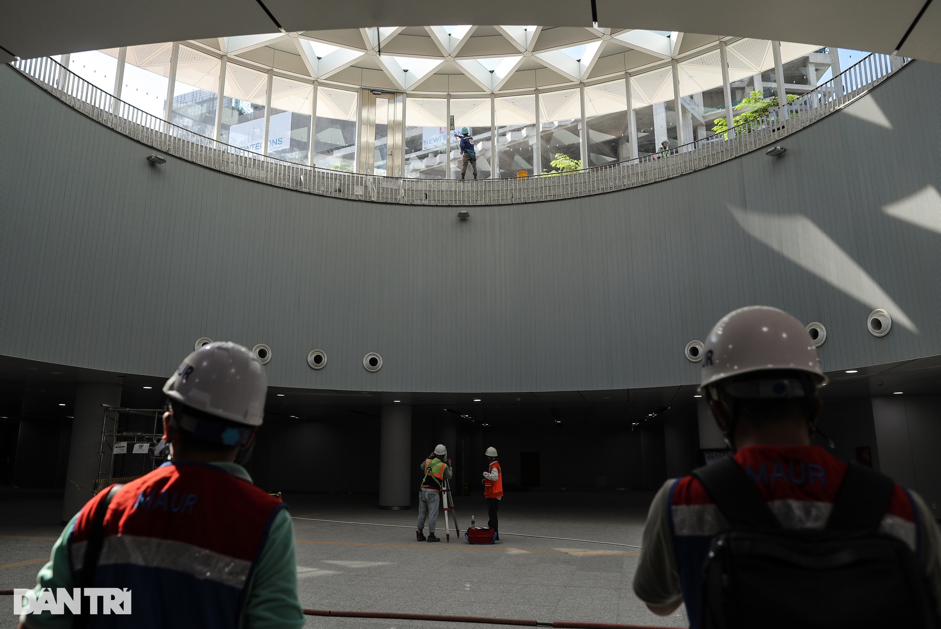 Nhà ga ngầm Bến Thành, nơi kết nối 4 tuyến metro ở TPHCM sắp hoàn thành - 1 Nhà ga ngầm Bến Thành, nơi kết nối 4 tuyến metro ở TPHCM sắp hoàn thành - 1
