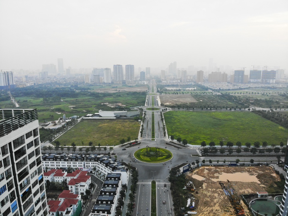 Tuyến đường huyết mạch nối 3 quận nội thành Hà Nội ngập trong rác thải - 1 Tuyến đường huyết mạch nối 3 quận nội thành Hà Nội ngập trong rác thải - 1