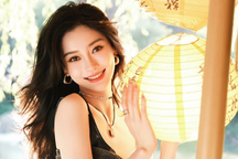 Chồng cũ vừa lên chức bố, Angelababy được đồng nghiệp nam bày tỏ tình cảm?