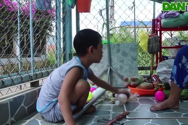 Mẹ nghèo bất lực nhìn con ung thư chờ chết