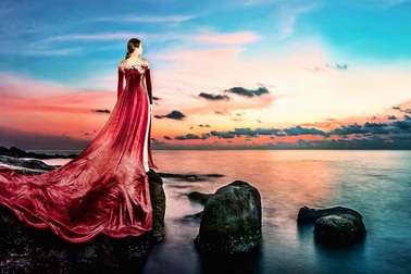 Bãi Kem - Sàn catwalk mới cho bộ sưu tập áo dài dát vàng