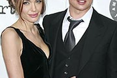 Gia đình Brangelina vui chơi ở Pháp