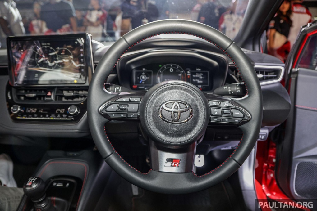 Chi tiết Toyota Corolla bản mạnh 300 mã lực, tay chơi Việt vẫn phải chờ - 10 Chi tiết Toyota Corolla bản mạnh 300 mã lực, tay chơi Việt vẫn phải chờ - 10