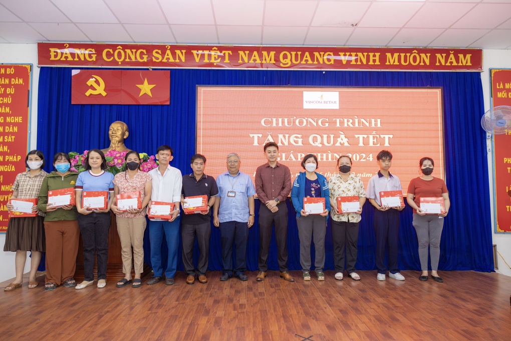Đón Tết cùng Vincom với các hoạt động xã hội ý nghĩa - 7 Đón Tết cùng Vincom với các hoạt động xã hội ý nghĩa - 7