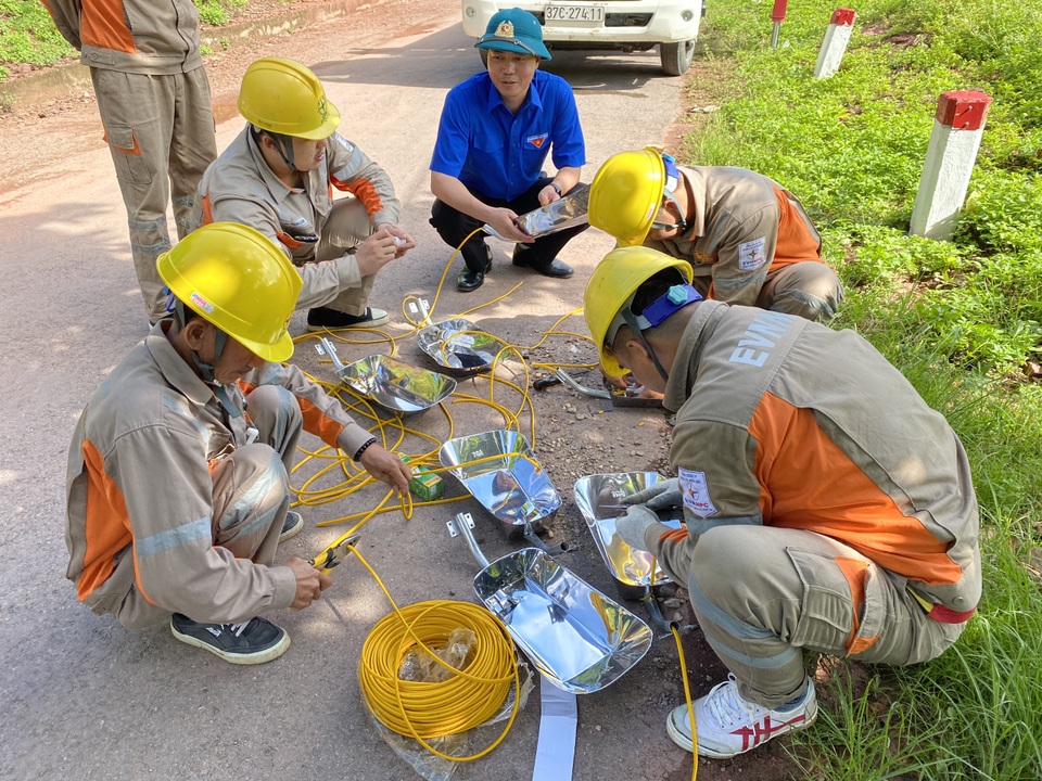 Tỉnh đoàn Nghệ An ra quân tình nguyện ở biên giới Việt - Lào - 18 Tỉnh đoàn Nghệ An ra quân tình nguyện ở biên giới Việt - Lào - 18