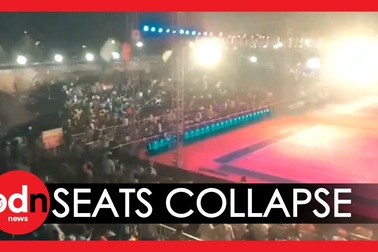 Khán đài sân vận động Ấn Độ bất ngờ đổ sập giữa trận thi đấu