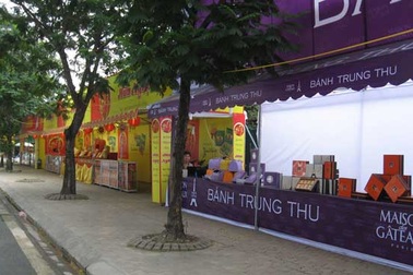 Hà Nội sẽ giải tỏa các cửa hàng bán bánh trung thu trên vỉa hè