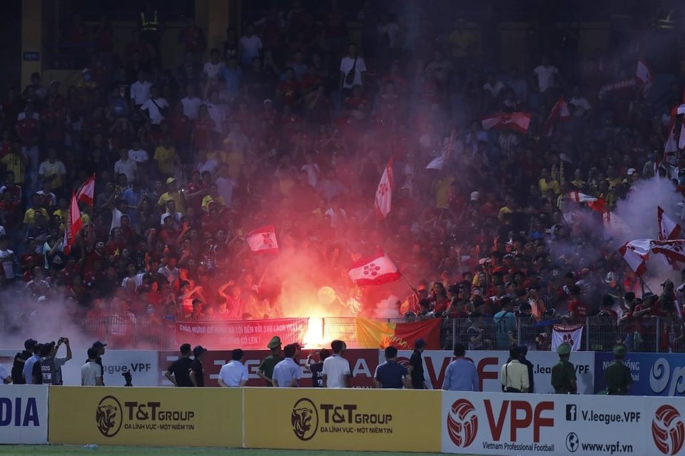 Cầu thủ Hải Phòng đốt lưới nhà, CLB Hà Nội thắng kịch tính - 1 Cầu thủ Hải Phòng đốt lưới nhà, CLB Hà Nội thắng kịch tính - 1