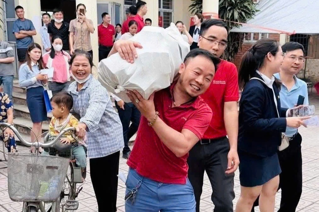 Người dân mang bao tải đi đựng tiền: Hé lộ giá đền bù đất dự án Olympic - 1