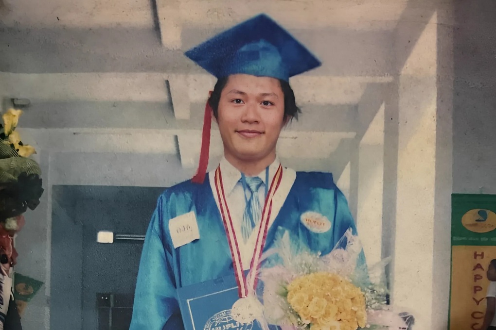 Cha đẻ bản hit 3 tỷ lượt xem dở khóc dở cười vì bị nhầm là... cố nhạc sĩ - 2 Cha đẻ bản hit 3 tỷ lượt xem dở khóc dở cười vì bị nhầm là... cố nhạc sĩ - 2