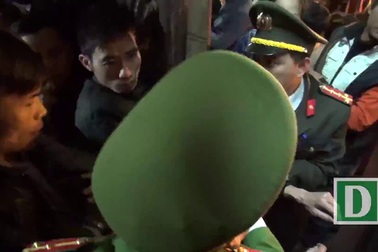 Bắt được kẻ móc túi trong đêm Khai ấn