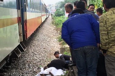 Hà Nội: Xe máy va chạm tàu hỏa, nam thanh niên tử vong tại chỗ