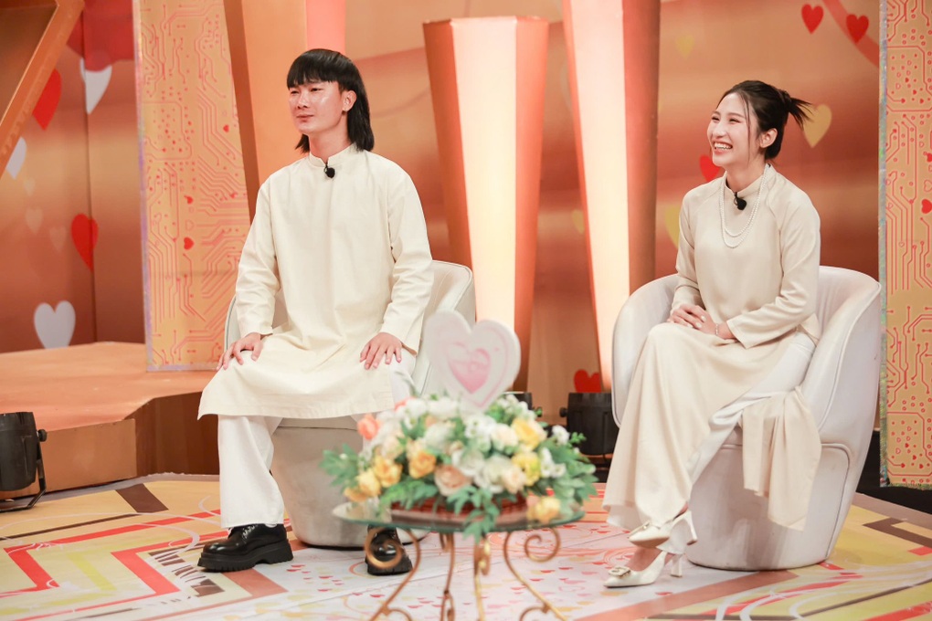 Bị nghi ngờ giới tính, nam thợ ảnh công khai vợ xinh đẹp trên truyền hình - 1 Bị nghi ngờ giới tính, nam thợ ảnh công khai vợ xinh đẹp trên truyền hình