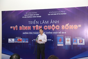 Khai mạc triển lãm ảnh về phòng cháy, chữa cháy và cứu nạn, cứu hộ