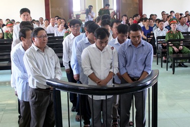 “Ăn chặn” tiền đền bù, nguyên chủ tịch huyện lĩnh án 12 năm tù