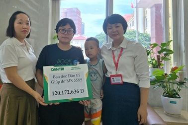 Bạn đọc và nhà hảo tâm giúp đỡ người vợ xin cứu chồng hơn 470 triệu đồng